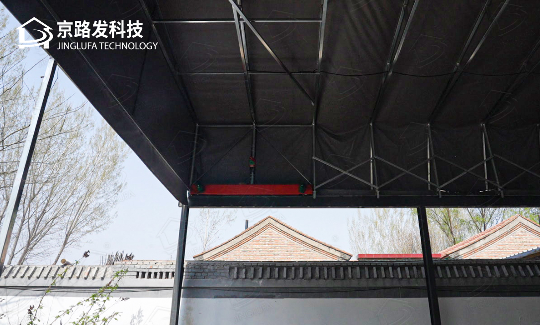 北京东刘庄大食堂悬挂电动棚
